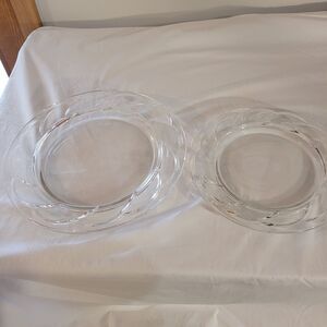serving clear glass serving plates with swirls